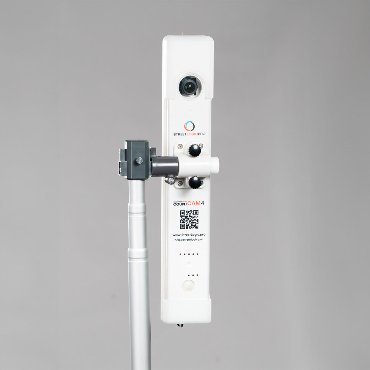 countCAM4 mounted on adjustable aluminum extension pole utilizing the countCAM4 pole mount